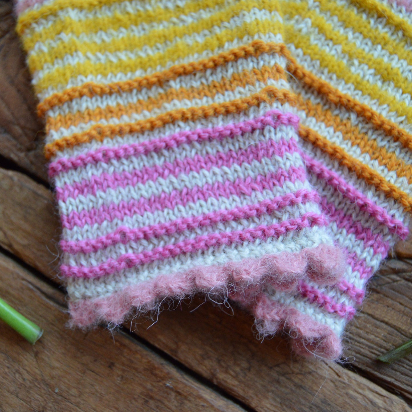 Alpakka wool pulse warmers in soft colours with colourful stripes.