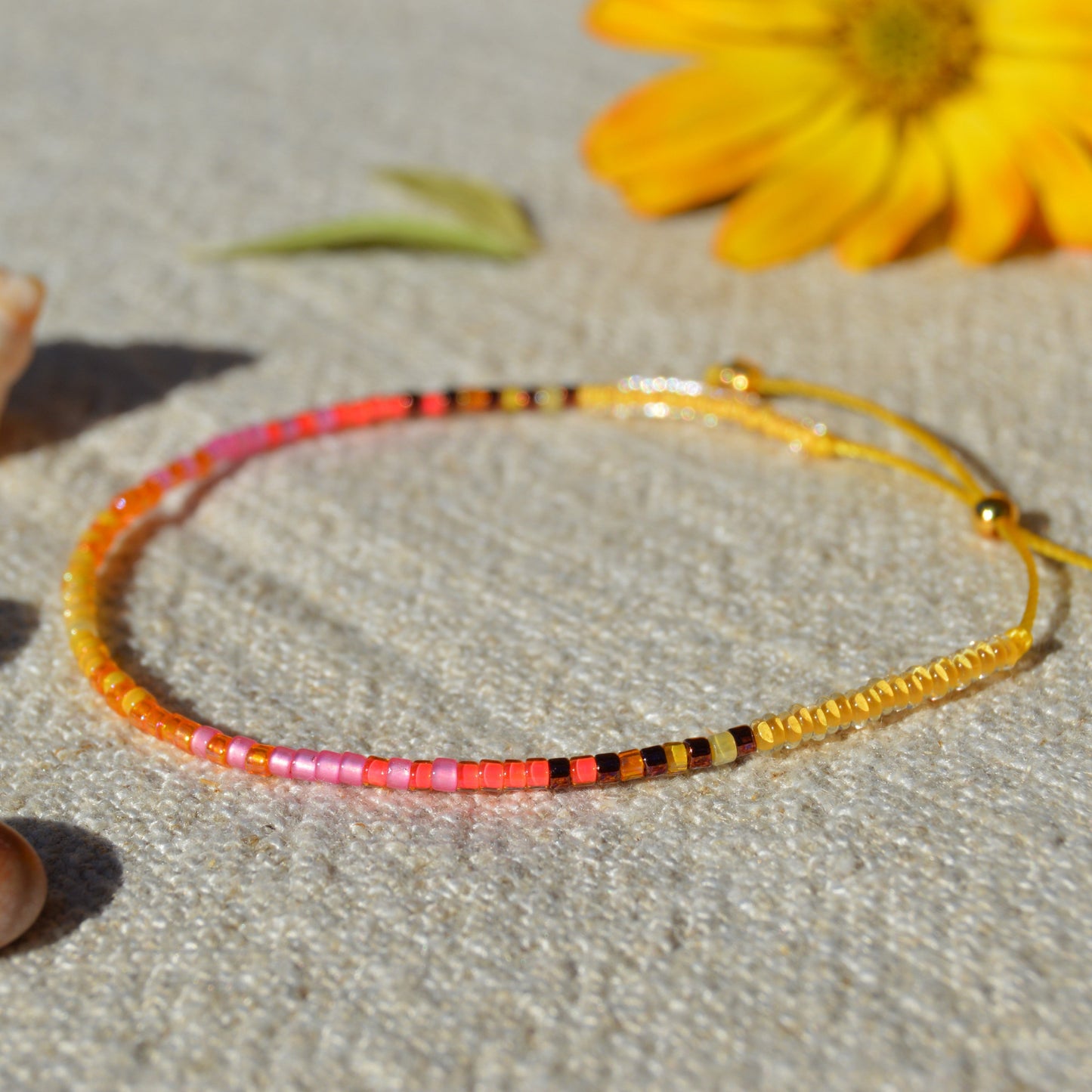Adjustable seed beads bracelet Sunshine. Silicone stopper bead in gold-plated sterling silver.