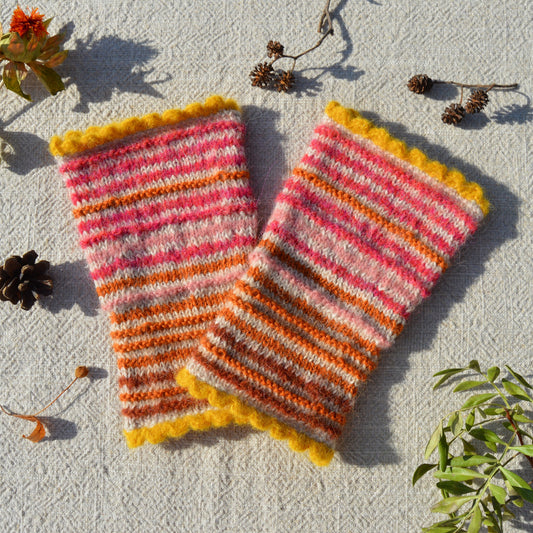 Pulse warmers in alpaca wool with contrasting edge. Soft Touch.