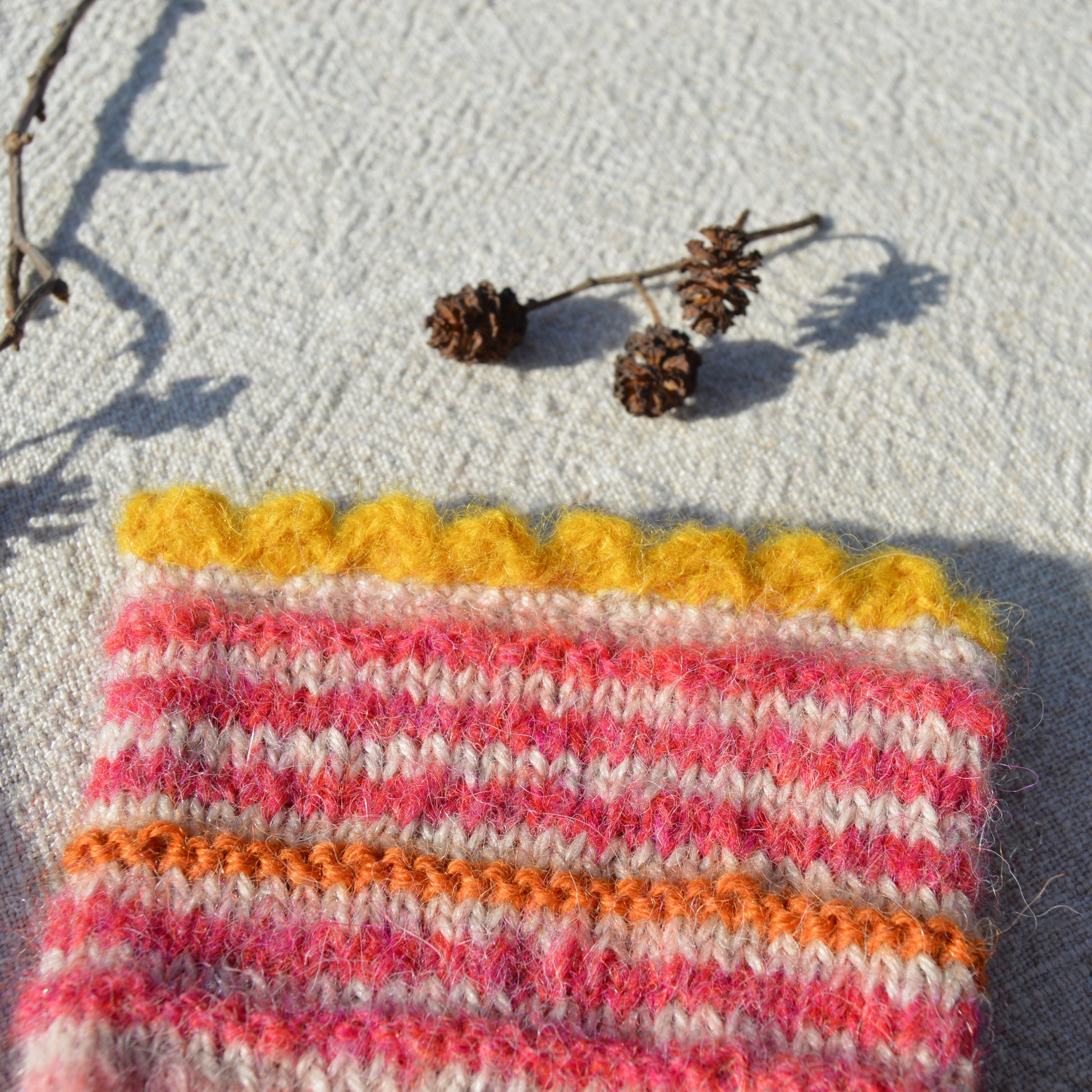 Pulse warmers in alpaca wool with contrasting edge. Soft Touch.