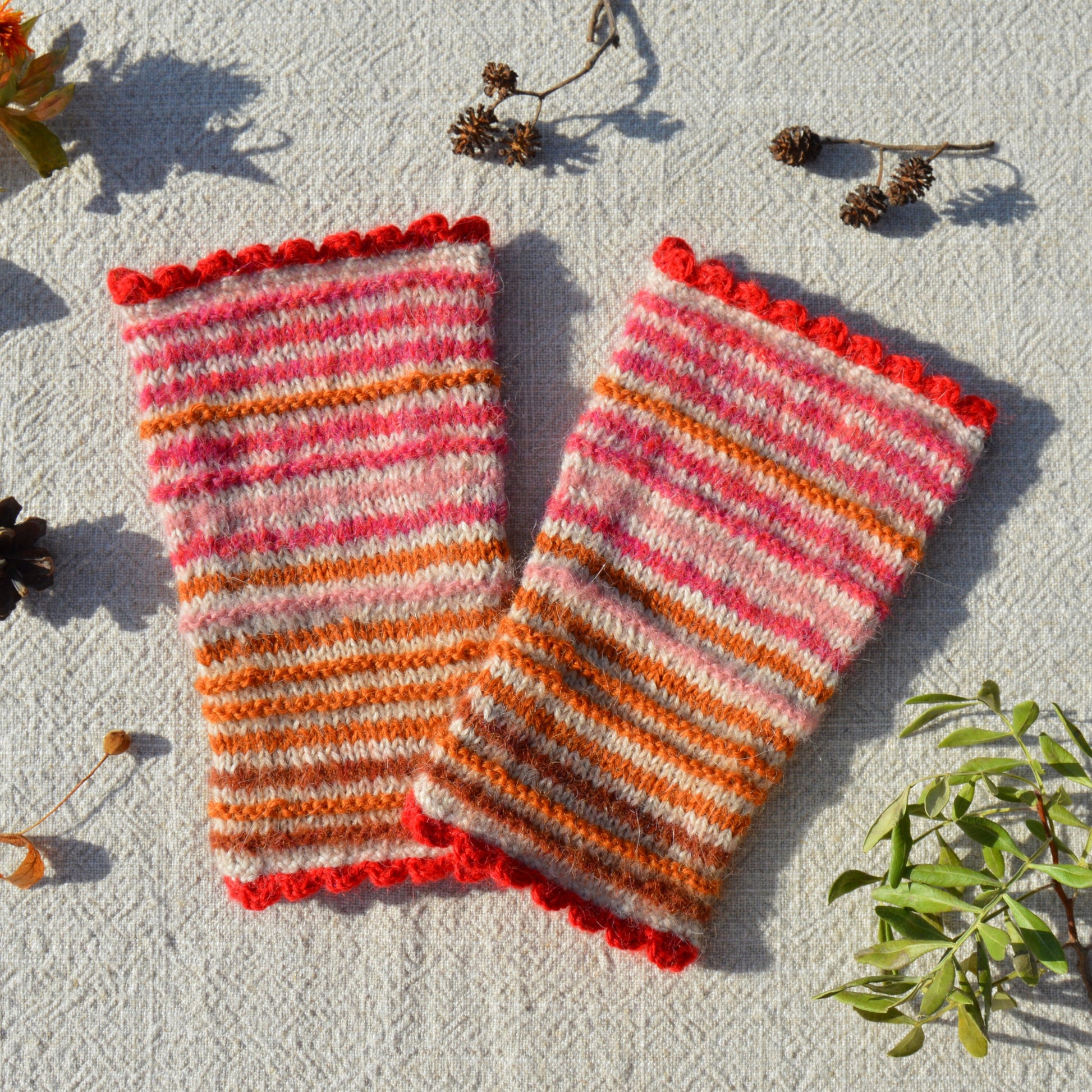 Pulse warmers in alpaca wool with contrasting edge. Soft Touch.