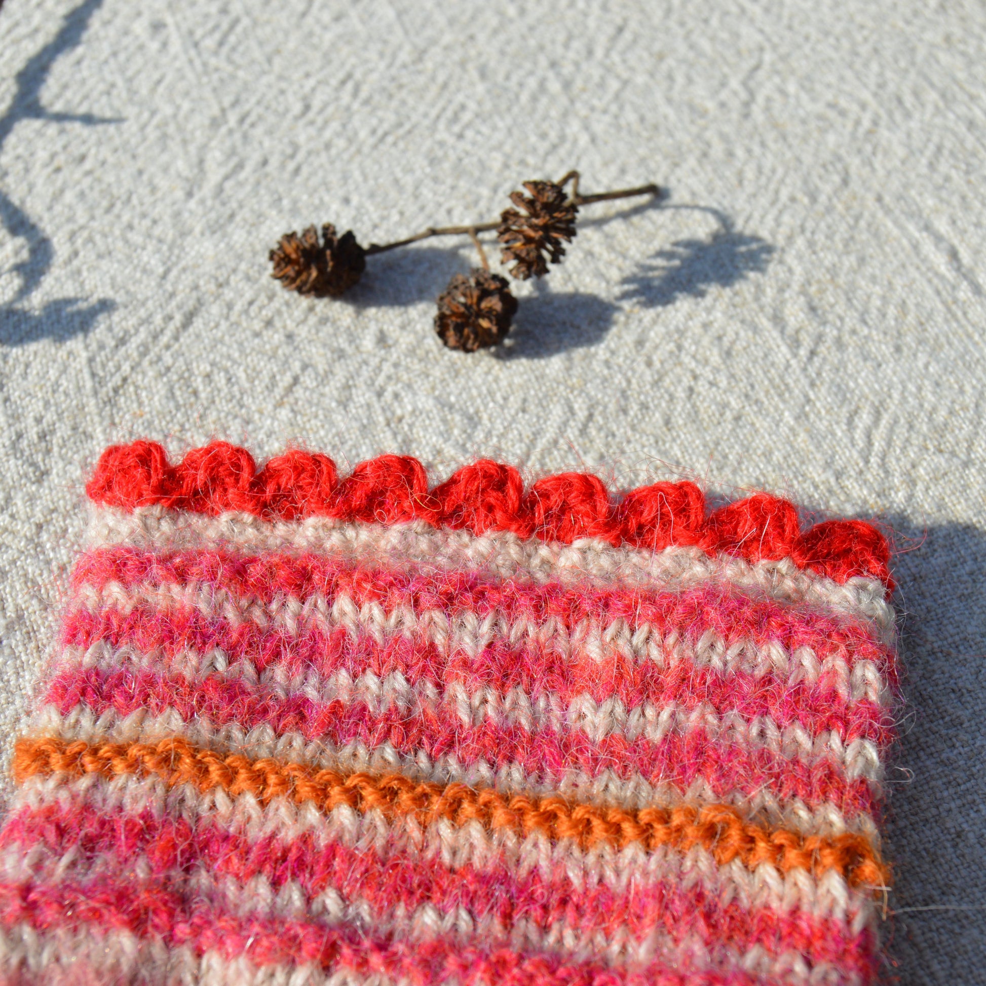 Pulse warmers in alpaca wool with contrasting edge. Soft Touch.