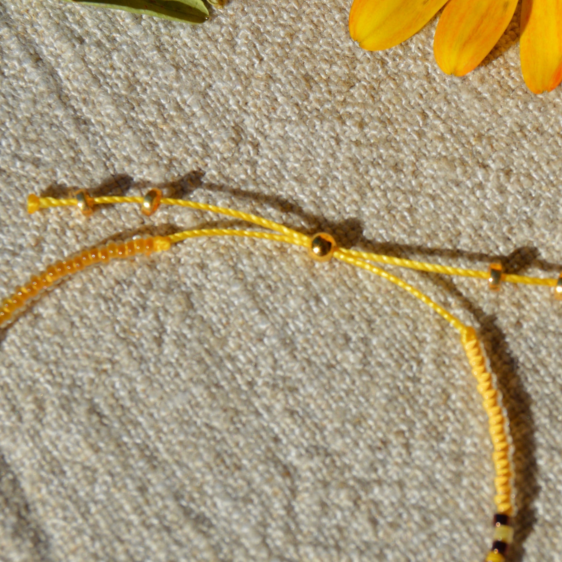 Adjustable seed beads bracelet Sunshine. Silicone stopper bead in gold-plated sterling silver.