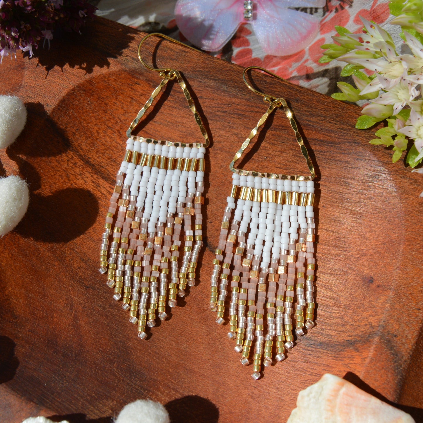 Small fringe earrings Cleopatra made of silk satin and matte seed beads with gold details. 